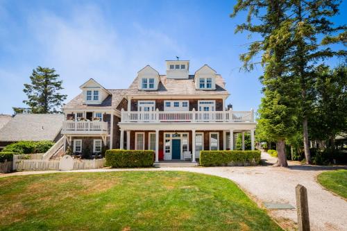 Seabrook House | Discover The Washington House: Pet-Friendly Paradise