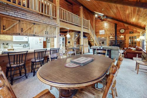 Joseph House | Family-Friendly Getaway at The Water's Edge Resort