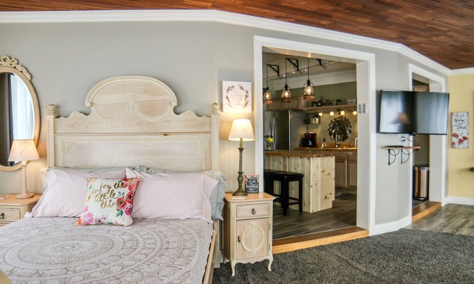 Pendleton Apartment | Experience the Waterfall Suite: Kitchen, Hot Tub & Top Ratings!