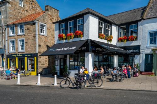 Anstruther House | Oceanfront Serenity at The Waterfront - 4-Star Rated Hotel