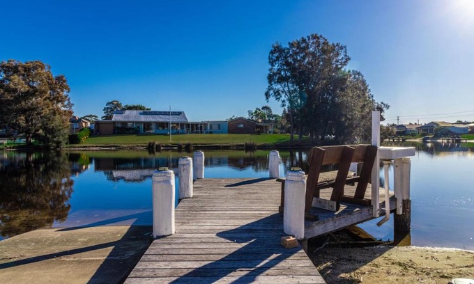 Sussex Inlet House | Discover The Waterfront on Teal: 4-Star Family Retreat