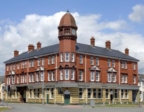 Newport Hotel | Cozy Retreat at The Waterloo Hotel & Bistro with Breakfast