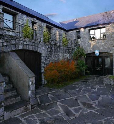Newtown House | Inviting Stay at The Waters Country House with Hot Tub