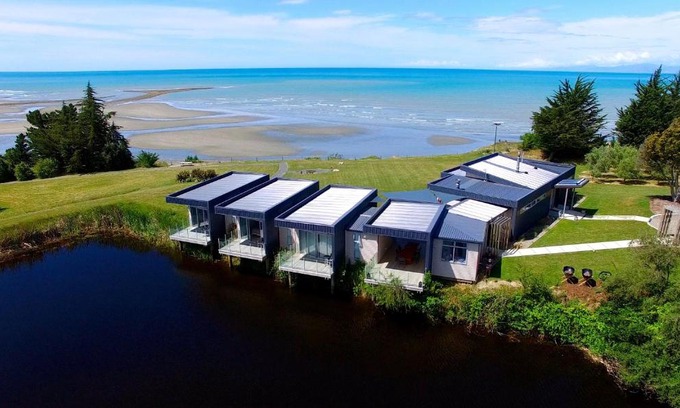 Tasman Cabin | Indulgent Stay at The Waters: Oceanfront & Pet Friendly
