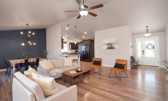 Winston House | Discover The Watusi Place - Modern Umpqua Valley Retreat