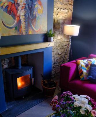Pilning House | Family-Friendly Wave Cottage with EV Charging and Parking