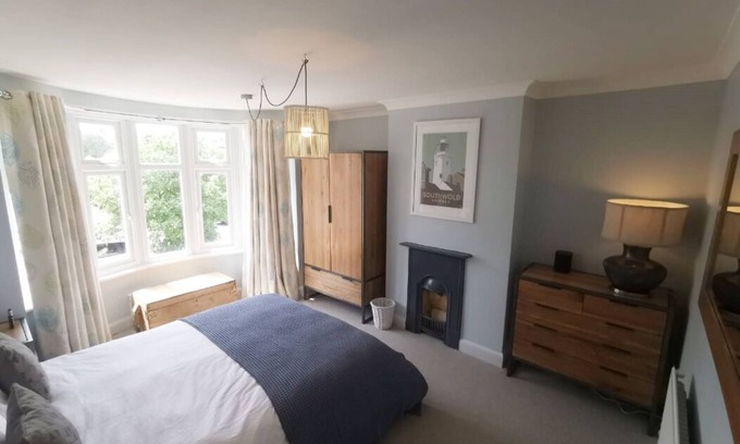 Southwold House | Inviting Waverley: Family & Pet Friendly Oceanfront Retreat