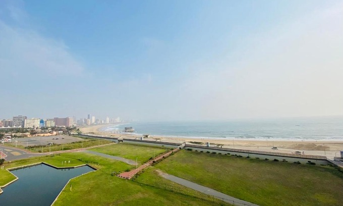 Durban Point Apartment | Discover The Waves: Oceanfront Retreat with Pool & Views