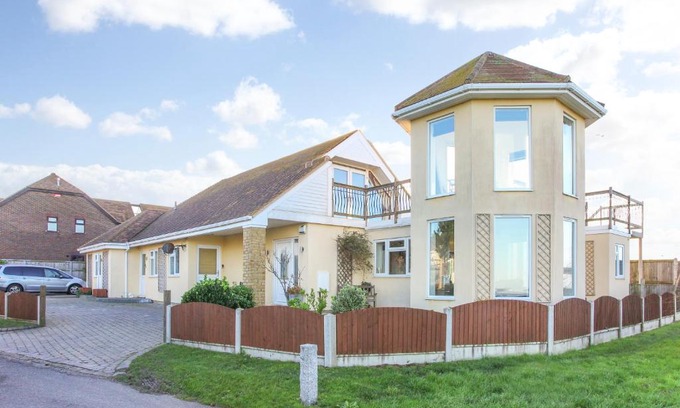 Birchington Bed & Breakfast | Oceanfront Escape at The Waves B&B - Guest Rated 9/10