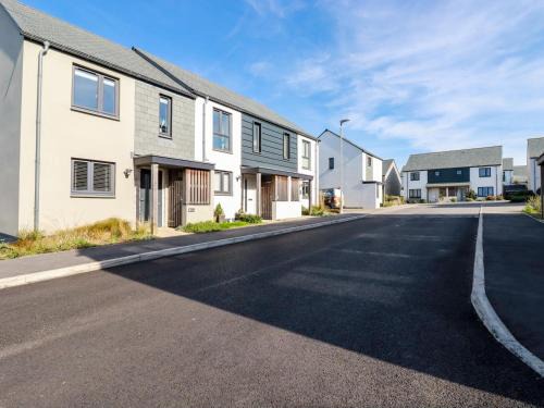 Crantock House | Experience The Waves: Family & Pet Friendly Retreat