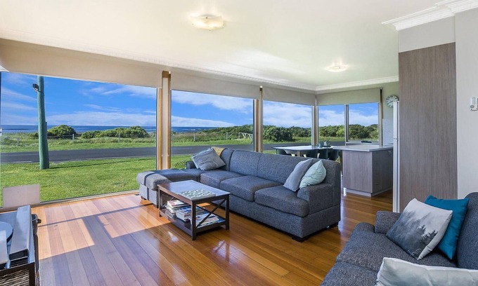Port Fairy House | Oceanfront Getaway at The Waves - Relax and Enjoy Views