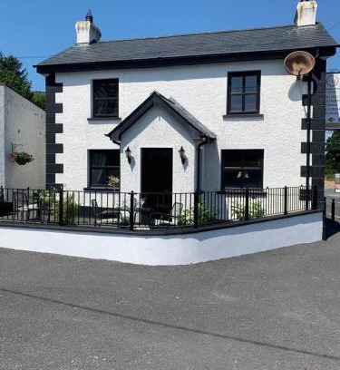 Cornamucklagh Apartment | Ideal Family Retreat at The Wee House, Omeath - Rated 9.3