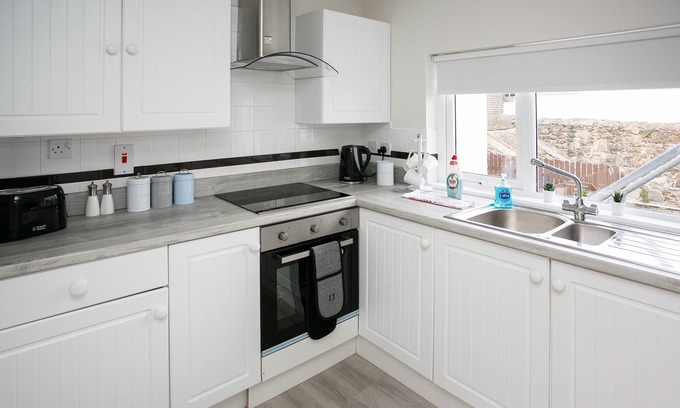Portrush Apartment | Pet-Friendly Escape at The Wee Snug - Rated 8/10!