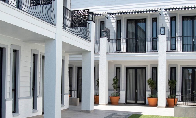 Klein Windhoek Hotel | Elegant Weinberg Windhoek: 5-Star Comfort & Spa Retreat