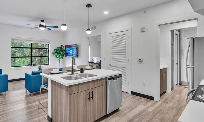 Zephyrhills West Condo | Stylish 2 BDR Retreat with Premier Tennis & Gym Access
