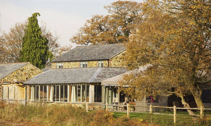 Byworth Hotel | Discover The Welldiggers Arms: Family-Friendly Getaway
