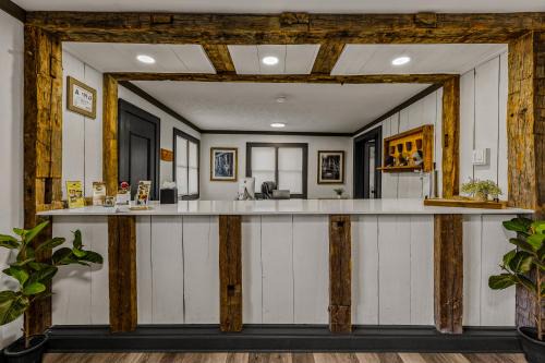 Cashiers Hotel | Elegant Retreat at The Wells Cashiers - 5-Star Experience