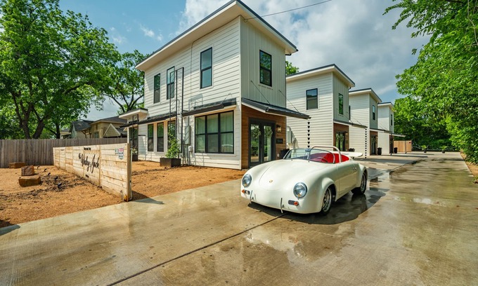 Brazos House | Ocean View Retreat at The Wesley - Rated 9.6/10 by Guests