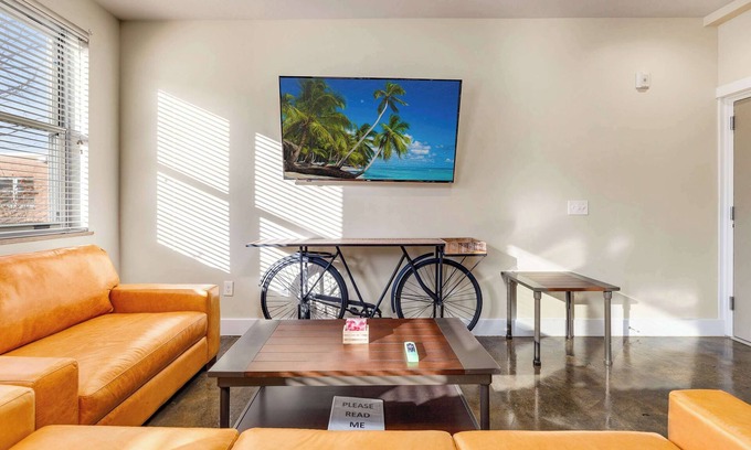 Roanoke Apartment | Downtown Roanoke Retreat with Pet-Friendly Amenities