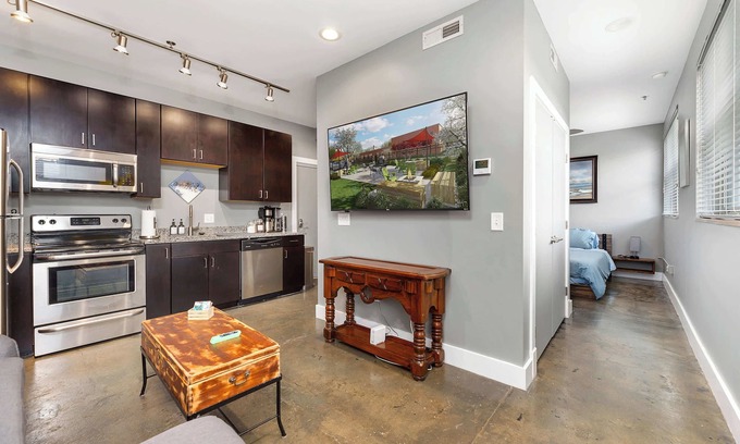 Roanoke Apartment | Comfortable Queen Bed Loft in Downtown Prime Location