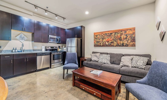 Roanoke Apartment | Modern Comfort in Downtown with Pet-Friendly Amenities
