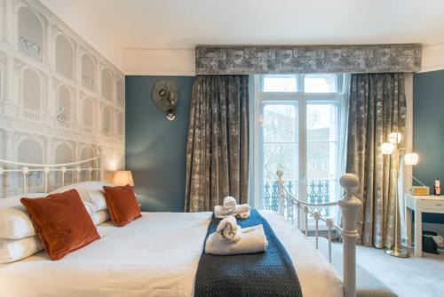 Winchester Hotel | Discover The Westgate: Family-Friendly with Relaxing Hot Tub