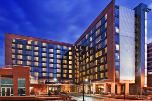 Birmingham Hotel | Discover The Westin Birmingham: Pet-Friendly Oasis with Pool