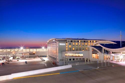Whittaker Hotel | Relax at The Westin Detroit Metropolitan Airport Hotel