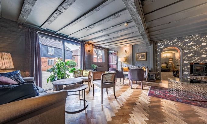 Westleton Hotel | Experience The Westleton Crown: Family-Friendly Stay Awaits