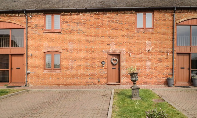 Weston Upon Avon Cottage | Pet-Friendly Retreat at The Wheat House in Welford-On-Avon