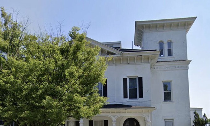 South Main Street Apartment | Cozy Ocean View Retreat: The Wheat House on Main Unit 5