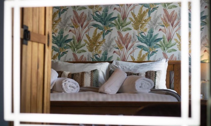 Bingham Hotel | Inviting Wheatsheaf Pub: Accessible Rooms & Breakfast Included
