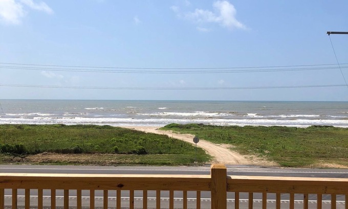 Port Bolivar House | Family-Friendly Beach Home at The Wheelhouse with Ocean View