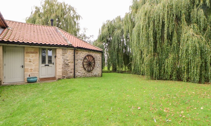 Richmond Cottage | Family-Friendly Getaway at The Wheelhouse in Barton
