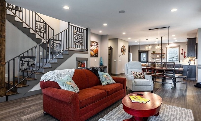 Helena House | Experience The Wheelhouse on Main: Family-Friendly Retreat