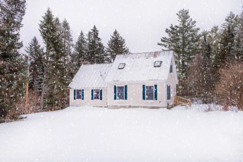 Belmont Ski Chalet | Discover The Whimsical Chalet: Ideal for Ski Lovers
