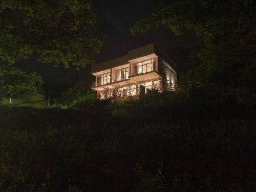 Vahagnadzor Villa | The Whispering Oaks Retreat