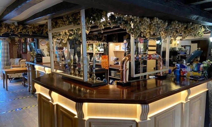 Newenden Hotel | Exceptional Stay at The White Hart with Pool & Restaurant