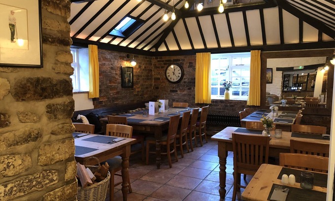 Sherington Hotel | Discover The White Hart: 4-Star Escape with Spa & Dining