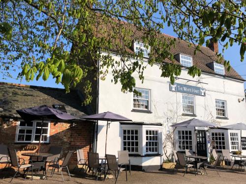 Sherington Hotel | Pet-Friendly Stay at The White Hart with Top Amenities