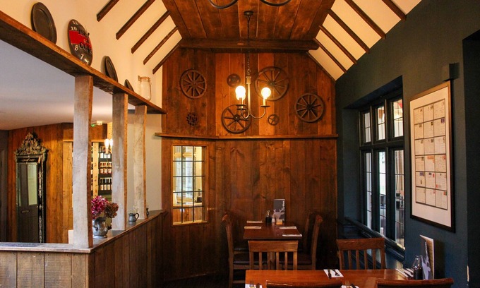 Swindon Hotel | Discover The White Hart: Guests Love Our Family-Friendly Stay