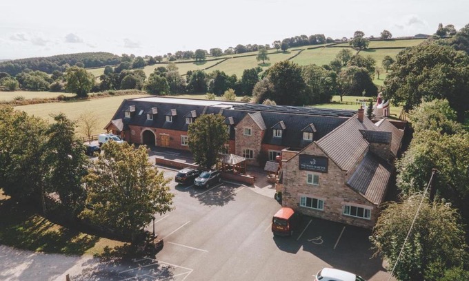 Crich Bed & Breakfast | Discover The White Hart Inn: Family-Friendly Getaway