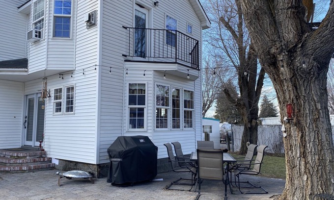 Klamath Falls House | Explore The White Haven: Relaxing Yard & Pet-Friendly Space