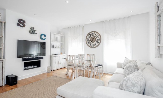 Abingdon Apartment | Elegant Retreat Steps from Kensington High Street