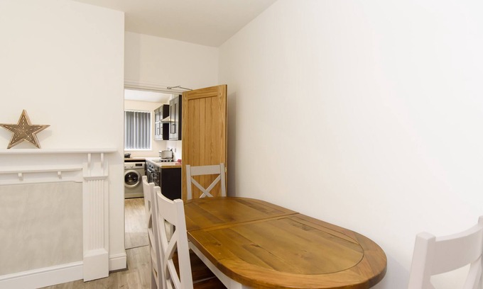 Newport House | Cozy Stay at The White House with Breakfast & Family Fun