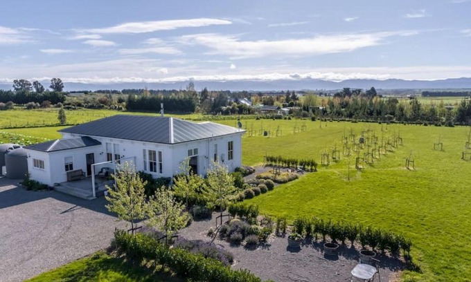 Dyerville House | Indulge in Holiday Homes with Hot Tubs in Martinborough