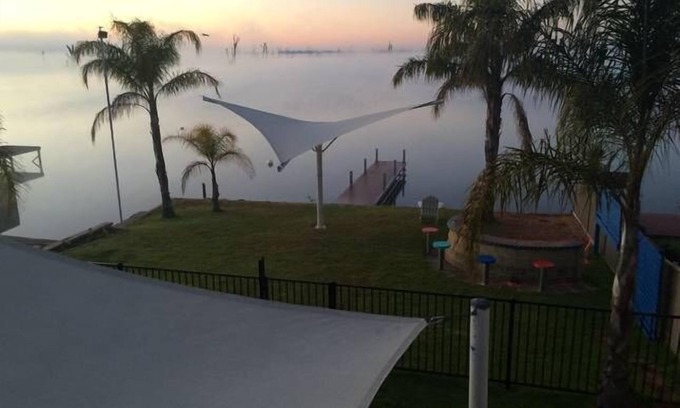 Mulwala House | Delightful Stay at The White House on Lake Mulwala