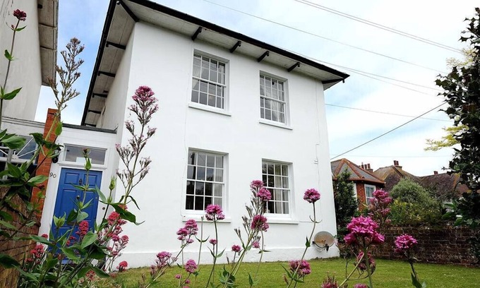 Bridport House | The White House: Pet Friendly Cottage with Ocean View