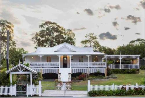Spencer House | Guest Rated 10/10: The White House - Spencer Awaits You