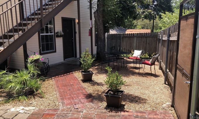 West San Antonio Apartment | Exceptional Stay at The White House: Spa & Breakfast Included
